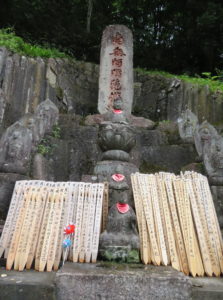 Jour 6 - matin Temple de Yamadera 12 (cimetière)